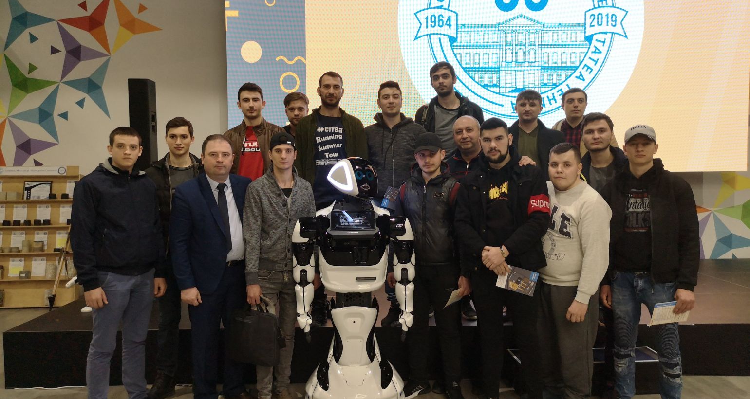 Elevii Colegiului de Inginerie din Strășeni au vizitat expoziția „CREAŢIA DESCHIDE UNIVERSUL-2019”