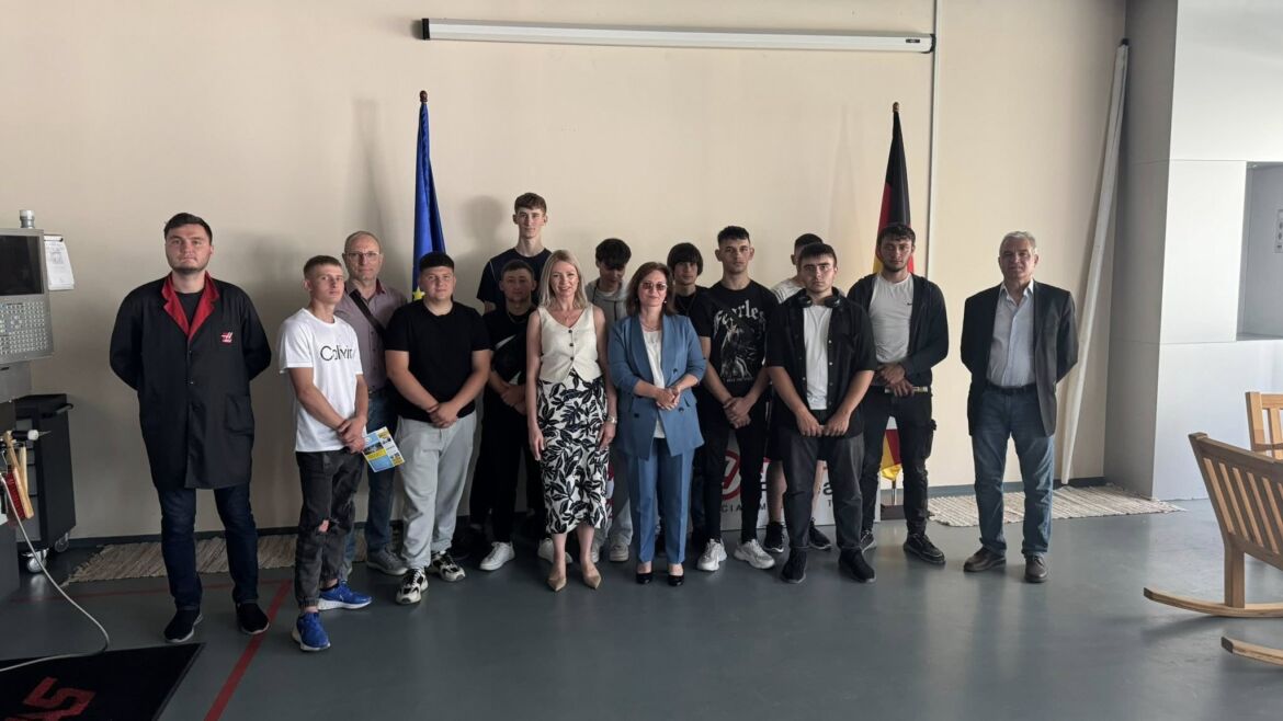 Absolvenții Școlii Profesionale nr. 6 din Chișinău în vizită la Colegiul de Inginerie din Strășeni